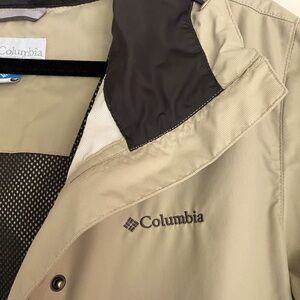 Women’s COLUMBIA rain jacket